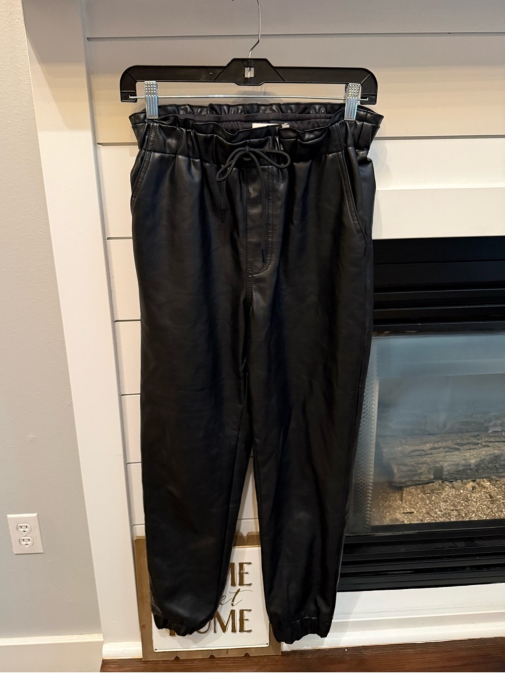 Abercrombie and Fitch women’s Black Faux Leather Jogger Pants Small